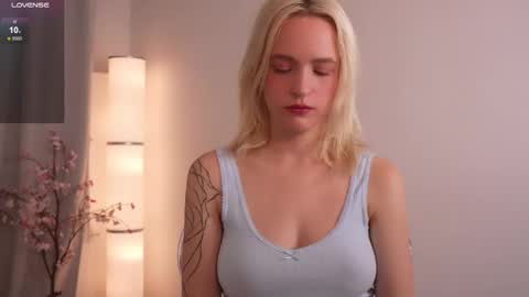 Snapshot of leo_lulu chatting on November 18, 2025, 4:00 pm Ashly online show from November 18, 2025, 4:00 pm