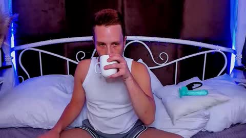 Snapshot of leo_mooree chatting on September 29, 2025, 4:23 pm Leo online show from September 29, 2025, 4:23 pm