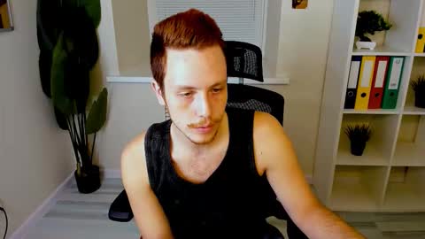 Snapshot of leo_mooree chatting on October 20, 2025, 4:18 pm Leo online show from October 20, 2025, 4:18 pm