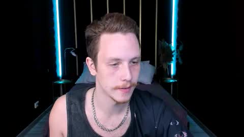 Snapshot of leo_mooree chatting on October 22, 2025, 9:14 pm Leo online show from October 22, 2025, 9:14 pm