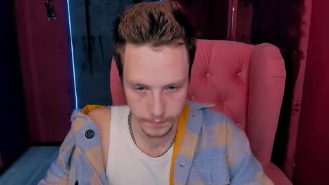 Snapshot of leo_mooree chatting on November 6, 2025, 4:08 pm Leo online show from November 6, 2025, 4:08 pm