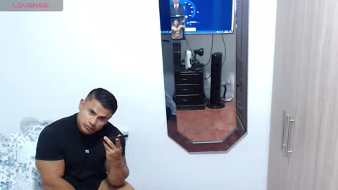 Snapshot of leo_muscleboy chatting on September 24, 2025, 12:25 am Leo online show from September 24, 2025, 12:25 am