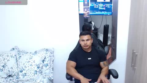 Snapshot of leo_muscleboy chatting on October 7, 2025, 12:52 am Leo online show from October 7, 2025, 12:52 am