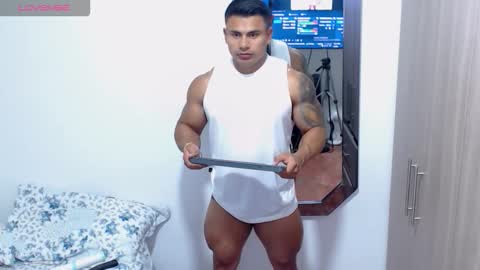 Snapshot of leo_muscleboy chatting on October 8, 2025, 1:25 am Leo online show from October 8, 2025, 1:25 am
