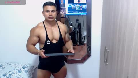 Snapshot of leo_muscleboy chatting on October 10, 2025, 12:31 am Leo online show from October 10, 2025, 12:31 am