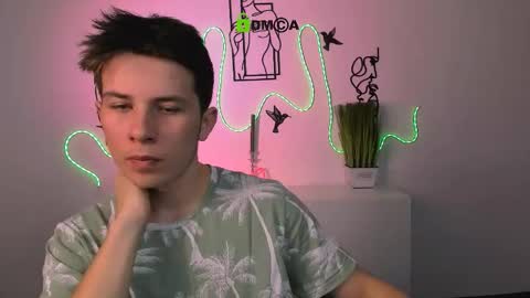 leo_valor online show from December 17, 2025, 7:20 pm