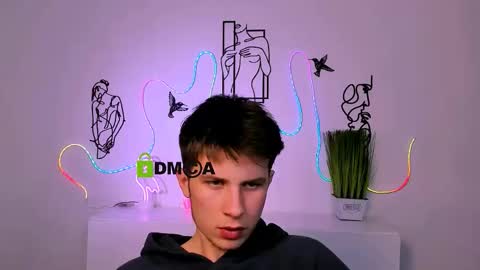 leo_valor online show from December 21, 2025, 1:40 pm