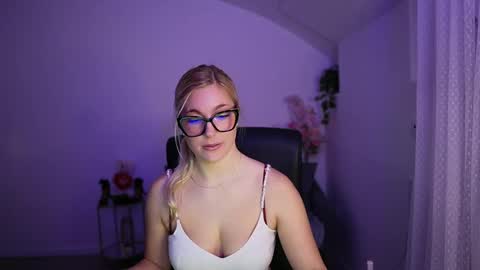 leokitty  online show from March 17, 2026, 2:09 pm