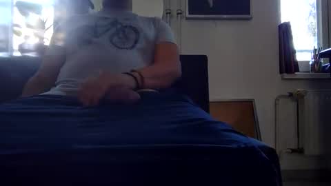 leolongbln online show from December 16, 2025, 11:37 am