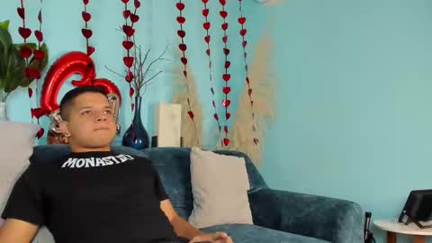 leon_thomas_ online show from February 9, 2026, 8:24 pm