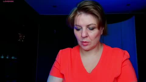 Snapshot of leona_tracie chatting on May 8, 2026, 10:59 pm Leona tracie online show from May 8, 2026, 10:59 pm