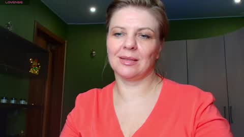 Snapshot of leona_tracie chatting on May 16, 2026, 8:33 am Leona tracie online show from May 16, 2026, 8:33 am