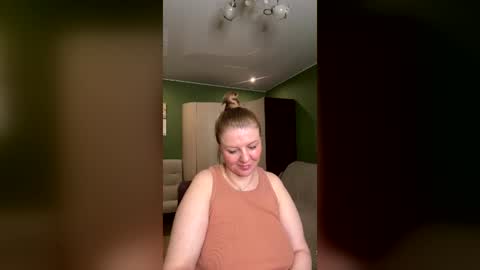 Snapshot of leona_tracie chatting on June 15, 2026, 2:47 am Leona tracie online show from June 15, 2026, 2:47 am