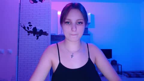 Leonaalove online show from March 12, 2026, 4:24 pm