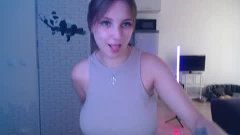 Leonaalove online show from April 1, 2026, 11:22 am