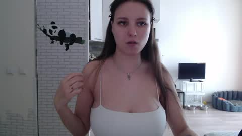 Leonaalove online show from April 7, 2026, 11:32 am