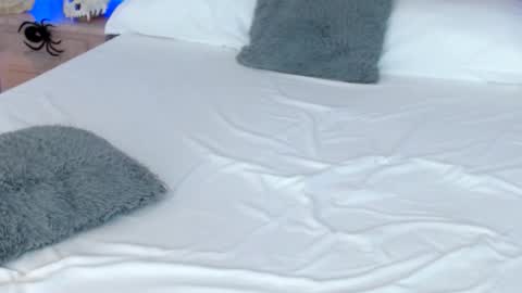 LUCY online show from October 29, 2025, 9:27 pm