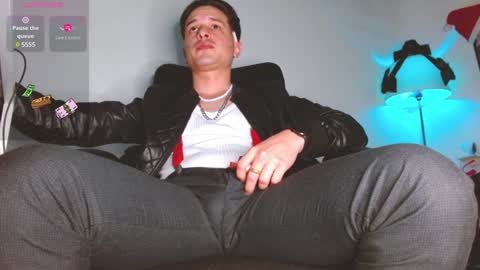 Snapshot of leonal_oconer chatting on December 9, 2024, 8:01 pm iam leonal online show from December 9, 2024, 8:01 pm