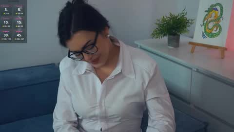 Mia online show from October 29, 2025, 8:27 am