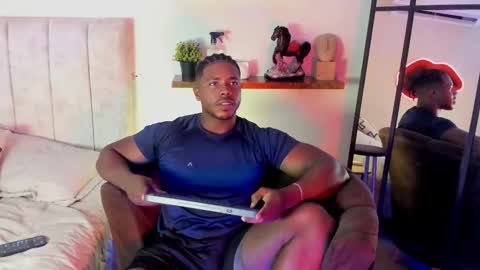 Snapshot of leonardo_jones1 chatting on February 6, 2026, 7:39 pm Leandro jones online show from February 6, 2026, 7:39 pm