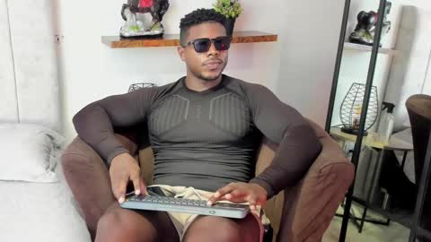 Snapshot of leonardo_jones1 chatting on February 19, 2026, 9:00 pm Leandro jones online show from February 19, 2026, 9:00 pm