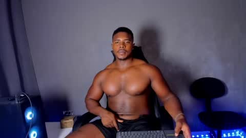 Snapshot of leonardo_jones1 chatting on April 20, 2026, 10:33 pm Leandro jones online show from April 20, 2026, 10:33 pm