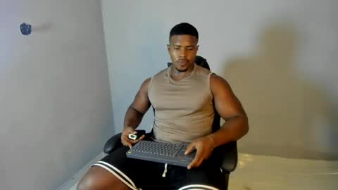 Snapshot of leonardo_jones1 chatting on May 31, 2026, 2:20 am Leandro jones online show from May 31, 2026, 2:20 am