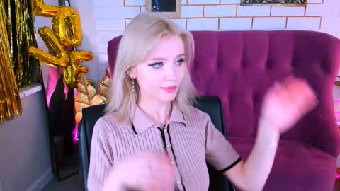 Snapshot of leonastone chatting on September 18, 2025, 6:21 pm leonastone online show from September 18, 2025, 6:21 pm