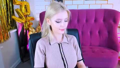 Snapshot of leonastone chatting on September 25, 2025, 5:05 pm leonastone online show from September 25, 2025, 5:05 pm