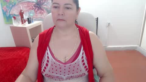 leonela   online show from September 12, 2025, 2:44 am