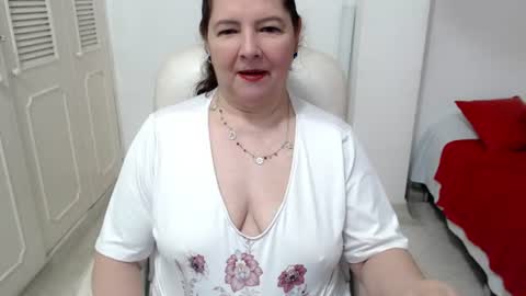 leonela   online show from June 10, 2026, 10:41 pm