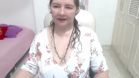 leonela   online show from June 30, 2026, 9:05 pm