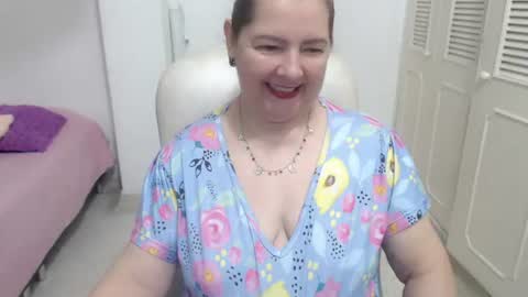 leonela   online show from July 2, 2026, 8:59 pm
