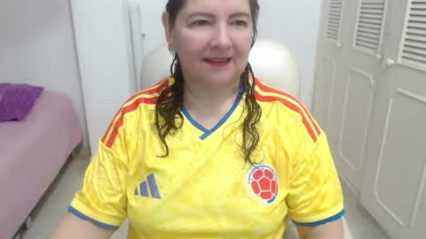 leonela   online show from July 3, 2026, 10:05 pm