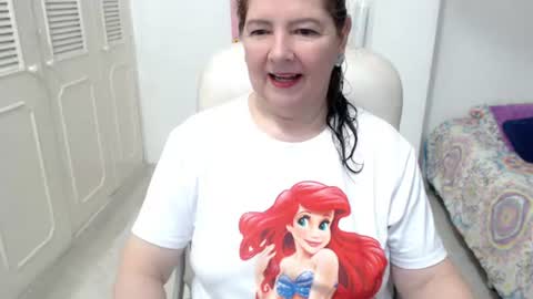 leonela   online show from August 4, 2026, 11:40 pm