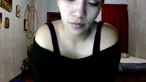 leonela  online show from September 16, 2025, 4:24 am