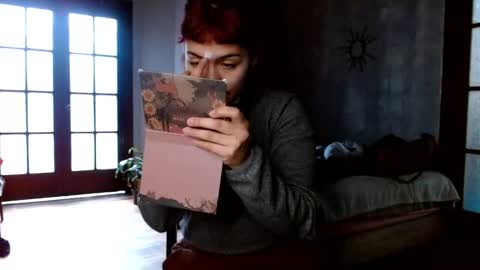 leonela  online show from October 14, 2025, 8:20 pm