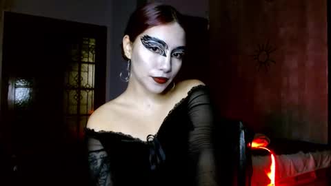 leonela  online show from October 31, 2025, 11:28 pm