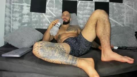 Snapshot of leonidas_k18 chatting on May 27, 2026, 3:25 am ANDRES online show from May 27, 2026, 3:25 am