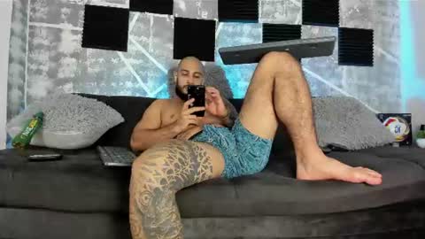 Snapshot of leonidas_k18 chatting on June 17, 2026, 3:53 am ANDRES online show from June 17, 2026, 3:53 am