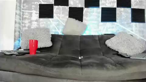 Snapshot of leonidas_k18 chatting on June 17, 2026, 7:37 pm ANDRES online show from June 17, 2026, 7:37 pm