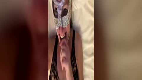 leonie_vancat online show from June 27, 2026, 10:15 pm