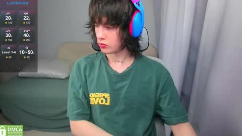 leonkissboy online show from May 18, 2026, 6:36 pm