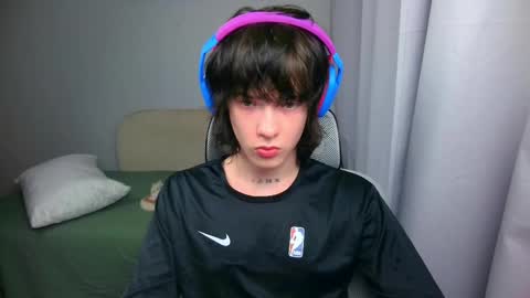 leonkissboy online show from June 3, 2026, 3:17 pm