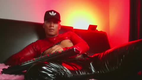 Lenardo jaramillo online show from March 8, 2025, 11:39 pm