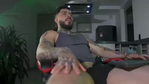 Snapshot of leosalvatore_ chatting on September 16, 2025, 11:39 pm Leo Salvatore online show from September 16, 2025, 11:39 pm