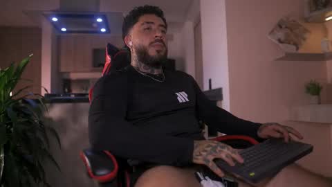 Snapshot of leosalvatore_ chatting on October 24, 2025, 11:45 pm Leo Salvatore online show from October 24, 2025, 11:45 pm