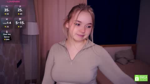 Snapshot of leotafredericks chatting on October 23, 2025, 5:18 am Hello everyone Im Lora Its my first day Were going to have fun together online show from October 23, 2025, 5:18 am
