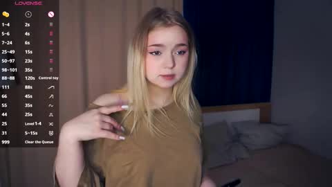 Snapshot of leotafredericks chatting on November 8, 2025, 5:51 am Hello everyone Im Lora Its my first day Were going to have fun together online show from November 8, 2025, 5:51 am