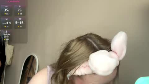 Hello everyone Im Lora Its my first day Were going to have fun together online show from March 21, 2026, 5:34 am